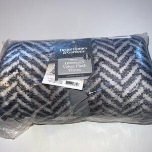 NWT Better Homes and Gardens Oversize Gray Velvet Plush Throw New 50 X 72 (U)